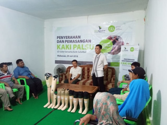 Jalin Empati Melalui Bantuan Kaki Palsu Pada Penyandang Difabel oleh IZI dan Bank Sulselba (3)