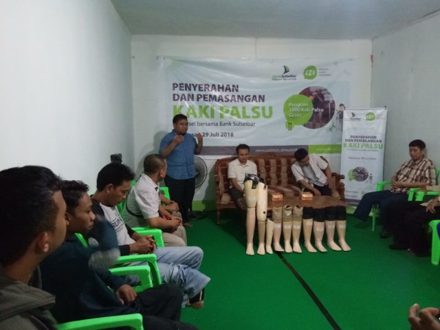 Jalin Empati Melalui Bantuan Kaki Palsu Pada Penyandang Difabel oleh IZI dan Bank Sulselba (5)