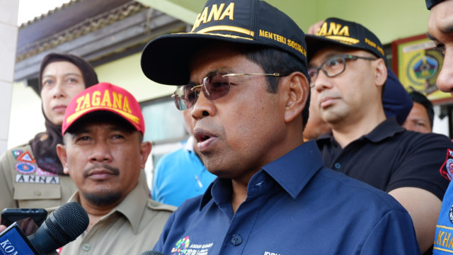 Menteri Sosial, Idrus Marham di Posko Gempa Sembalun, Lombok Timur, NTB. (Foto: Resya Firmansyah/kumparan)