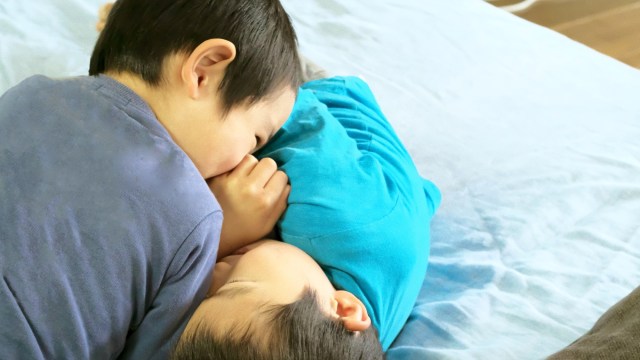 Ilustrasi anak bercanda (Foto: Thinkstock)