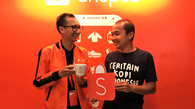 Rezki Yanuar (Country Brand Manager Shopee) dan Abdul Azis (Operational Manager Anomali Coffee) (Foto: Dok. Adisty Putri Utami/kumparan)