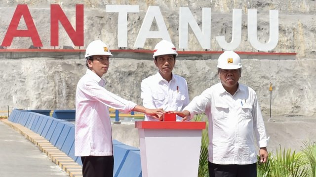 Presiden RI, Joko Widodo, resmikan Bendungan Tanju di Dompu NTB. (Foto: Biro Pers Setpres)