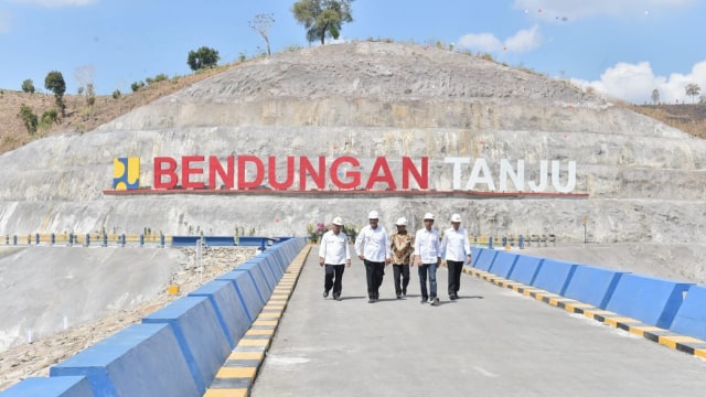 Presiden RI, Joko Widodo, resmikan Bendungan Tanju di Dompu NTB. (Foto: Biro Pers Setpres)