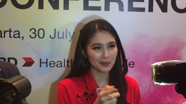 Sandra Dewi di Cimb Niaga The  Color Run, The Glass House, Ritz Carlton, SCBD, Jakarta Selatan (30/7). (Foto: Adinda Githa/kumparan)