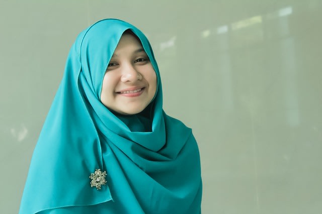 Trik Pakai Kerudung yang Benar Agar Tak Mengganggu Pendengaran (2)
