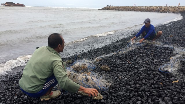 7000 Ton Batu Bara Cemari Pantai Wisata di Aceh (Foto: Zuhri Noviandi/kumparan)
