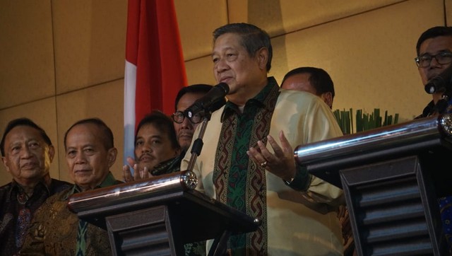 Pertemuan SBY dengan Salim Segaf Al-Jufri di Grand Melia, Jakarta, Senin (30/7). Foto: Irfan Adi Saputra/kumparan