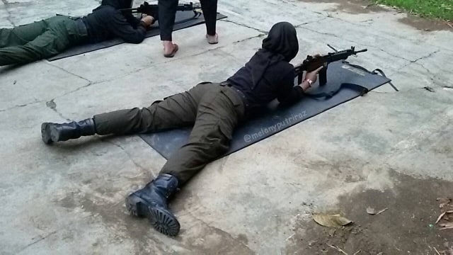 Kisah Hijaber Diantara Para Pria Tangguh (2)