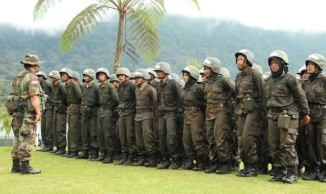 Kisah Hijaber Diantara Para Pria Tangguh (4)