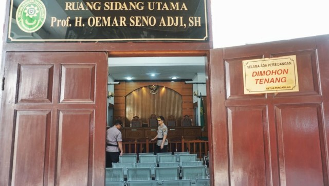 Pengamanan sidang pembubaran JAD dengan agenda pembacaan putusan di PN Jakarta Selatan (31/7). (Foto: Irfan Adi Saputra/kumparan)