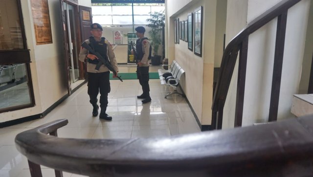Pengamanan sidang pembubaran JAD dengan agenda pembacaan putusan di PN Jakarta Selatan (31/7). (Foto: Irfan Adi Saputra/kumparan)