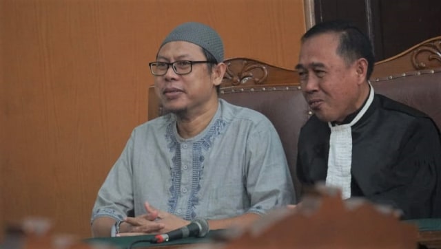 Pimpinan kelompok Jemaah Ansharut Daulah (JAD), Zainal Anshori, jalani persidangan dengan agenda pembacaan putusan di PN Jakarta Selatan, Selasa (31/7). (Foto: Irfan Adi Saputra/kumparan)