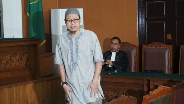 Pimpinan kelompok Jemaah Ansharut Daulah (JAD), Zainal Anshori, jalani persidangan dengan agenda pembacaan putusan di PN Jakarta Selatan, Selasa (31/7). (Foto: Irfan Adi Saputra/kumparan)