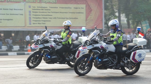 Simulasi pengamanan Asian Games TNI dan Polri di Lapangan Polda Metro Jaya (31/7). (Foto: Fitra Andrianto/kumparan)