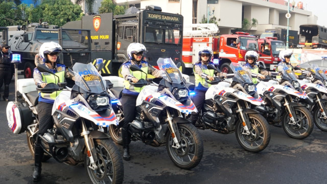 Simulasi pengamanan Asian Games TNI dan Polri di Lapangan Polda Metro Jaya (31/7). (Foto: Fitra Andrianto/kumparan)