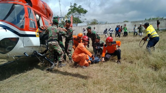 Mayat pendaki Gunung Rinjani asal Makassar dievakuasi (Foto: Resya Firmansyah/kumparan)