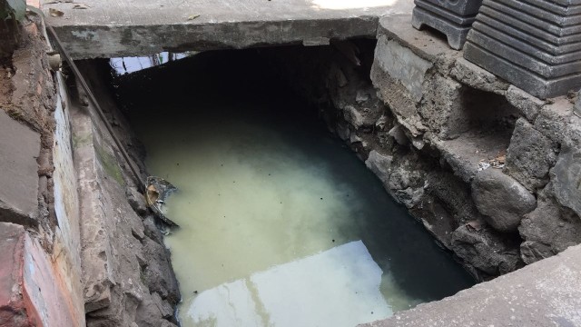 Limbah bekas produksi tempe yang akan bermuara ke Kali Sunter (tidak berbau). (Foto: Yuana Fatwallah/kumparan)
