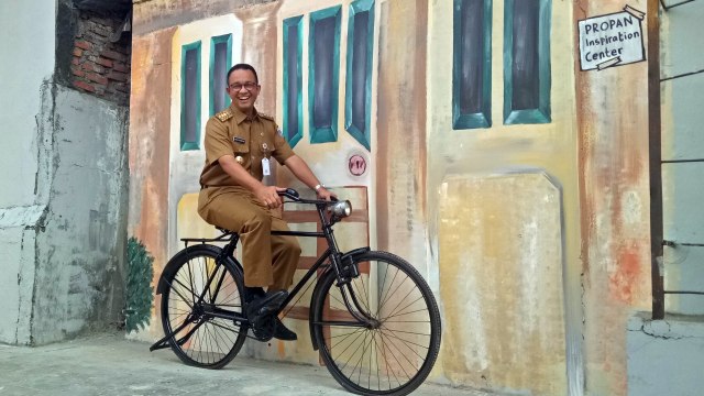 Gubernur DKI Jakarta Anies Baswedan Meninjau Penataan Kampung Tematik Sketsa Kel. Penjaringan, Jakarta Utara (Foto: Nabilla Fatiara/kumparan)