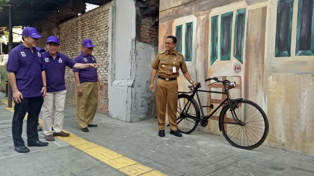 Gubernur DKI Jakarta Anies Baswedan Meninjau Penataan Kampung Tematik Sketsa Kel. Penjaringan, Jakarta Utara (Foto: Nabilla Fatiara/kumparan)