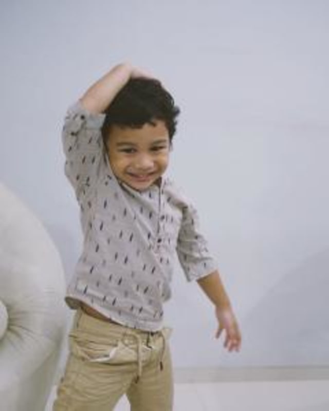 Curi Gaya Tengku Adam Al Fatih, Bikin Si Kecil Makin Menggemaskan (2)