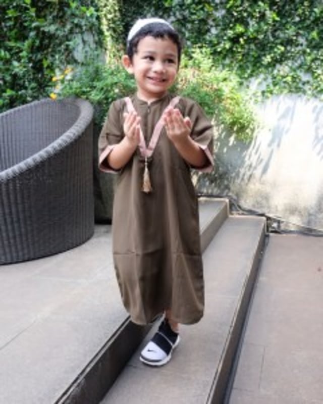 Curi Gaya Tengku Adam Al Fatih, Bikin Si Kecil Makin Menggemaskan (4)