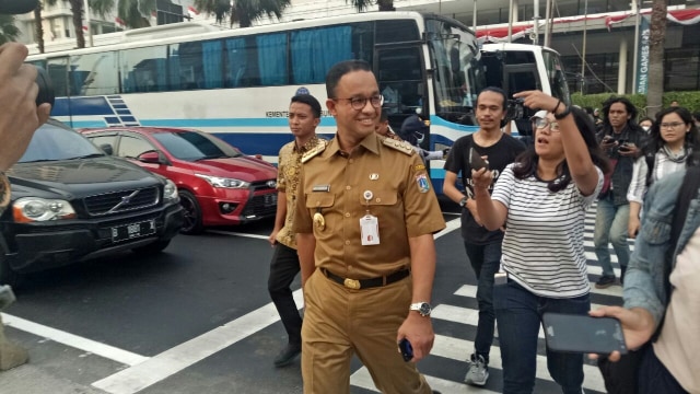 Gubernur DKI Jakarta Anies Baswedan kembali tinjau pelican crossing di Bundaran HI. (Foto: Nabilla Fatiara/kumparan)