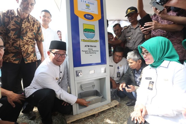 Pemkot Bandung Salurkan Beras Lewat Mesin ATM 