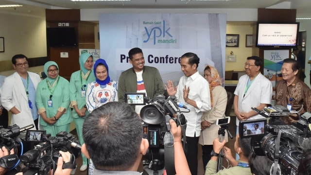 Presiden RI, Joko Widodo melakukan konferensi pers soal kelahiran cucu kedua. (Foto: Kris/Biro Pers)