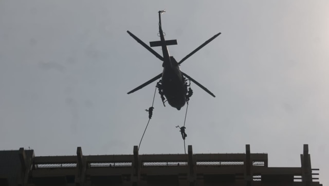 Latihan penanggulangan terorisme satuan Gultor TNI dalam menyukseskan keamanan Asian Games di Hotel Sultan, Jakarta, Rabu (1/8). (Foto: Irfan Adi Saputra/kumparan)