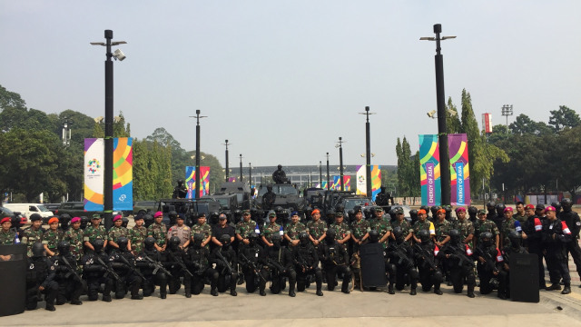 Para anggota TNI yang terlibat dalam latihan penanggulangan terorisme Satuan Gultor TNI dalam menyukseskan keamanan Asian Games di Hotel Sultan, Jakarta, Rabu (1/8). (Foto: Fachrul Irwinsyah/kumparan)