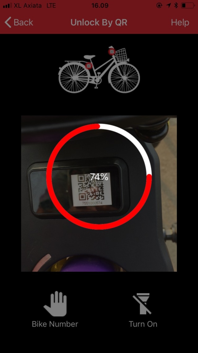 Scan Barcode di Gowes (Foto: Helinsa Rasputri/kumparan)