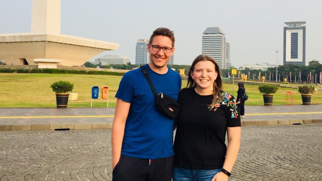 Julian dan Vicky, Wisman Jerman di Monas (Foto: Helinsa Rasputri/kumparan)