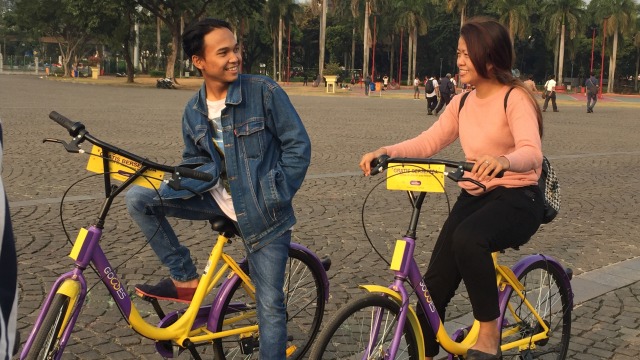 Ela dan Nanang, Pengunjung Monas (Foto: Helinsa Rasputri/kumparan)
