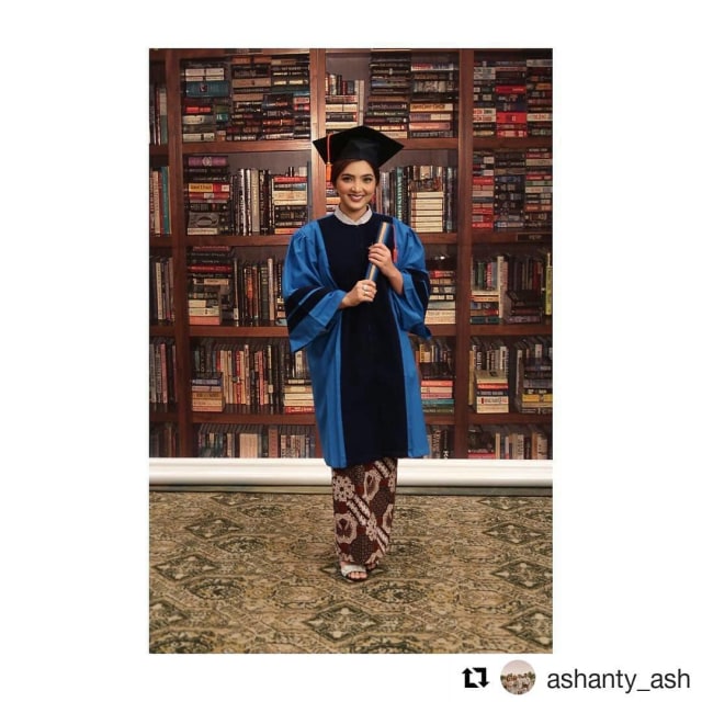 5 Potret Wisuda Ashanty, Lulus S2 dengan Predikat Nilai A (2)