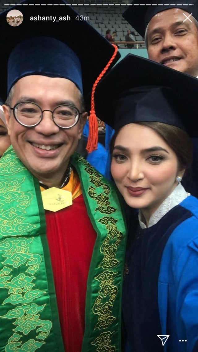 5 Potret Wisuda Ashanty, Lulus S2 dengan Predikat Nilai A (5)