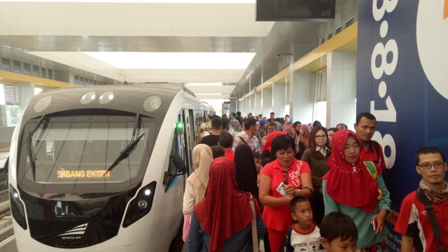 Suasana Hari Pertama LRT Palembang Resmi Beroperasi (Foto: Pranamya Dewati/kumparan)