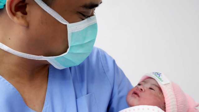 Bobby Nasution dan anaknya. (Foto: Dok. Istimewa)