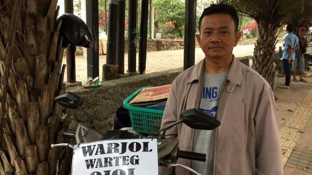 Bang Edhi, pemilik dari Warung Ojol (Foto: Ferry Fadhlurrahman/kumparan)