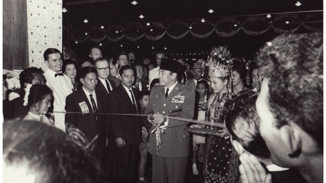Pengguntingan pita tanda saat peresmian Hotel Indonesia (Foto: Hotel Indonesia Kempinsky)