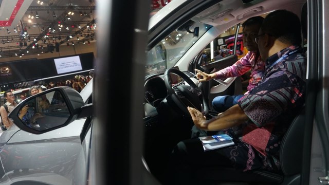 Wuling SUV di GIIAS BSD, Kamis (2/8). Foto: Iqbal Firdaus/kumparan