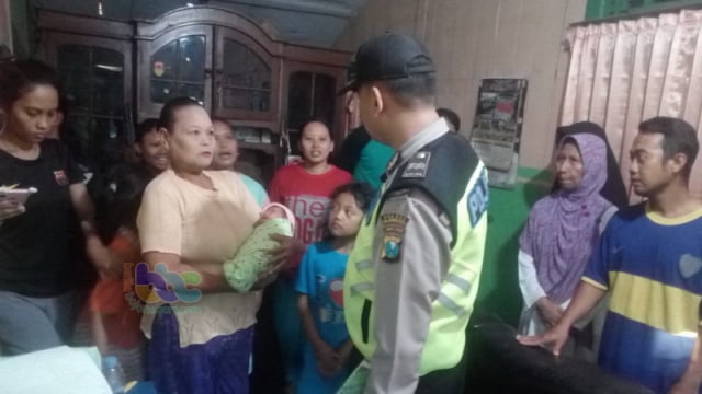 Bayi Yang Ditemukan di Banjarsari Trucuk Bojonegoro Sementara Dirawat Warga Setempat