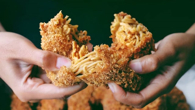 Donat Indomie kekinian. (Foto: Instagram/@tot.aw)