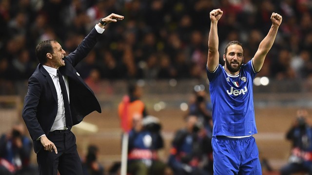 Gonzalo Higuain dan Massimiliano Allegri. (Foto: FRANCK FIFE / AFP)