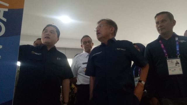 Jusuf Kalla, Erick Thohir, dan Anies Baswedan tinjau Wisma Atlet Kemayoran (Foto: Nadia Jovita Injilia Riso/kumparan)