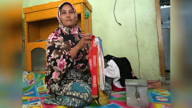 Nurhayati, Ibu Hurairah, anak kuli panggul yang menjadi Juara Dunia Hapkido 2018. (Foto: Zuhri Noviandi/kumparan)