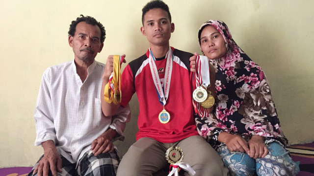 M. Harun (kiri), Hurariah (tengah), Nurhayati (kanan). (Foto: Zuhri Noviandi/kumparan)