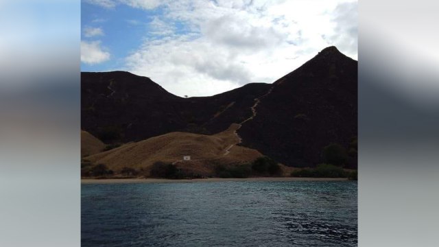 Kondisi di Gili Lawa, Nusa Tenggara Timur usai terjadi kebakaran (2/8). (Foto: Twitter @NabilRaditya)