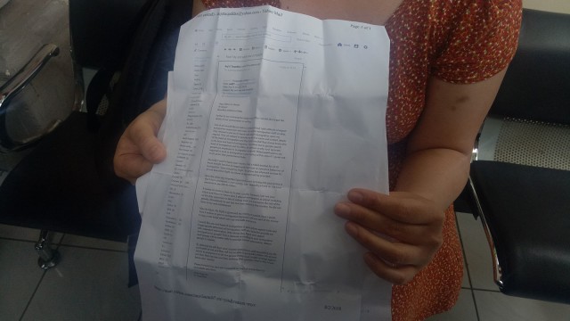 Turis Inggris yang lakukan penamparan petugas Imigrasi di PN Denpasar batal sidang hari ini, Jumat (3/8). (Foto: Cisilia Agustina Siahaan/kumparan)