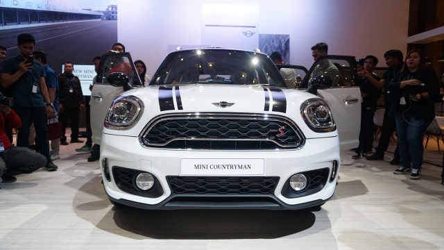 Suasana peluncuran mobil New MINI Countryman Rakitan Lokal pada pameran GIIAS 2018 di ICE, BSD, Tangerang, Jumat (3/8). (Foto: Aditia Noviansyah/kumparan)