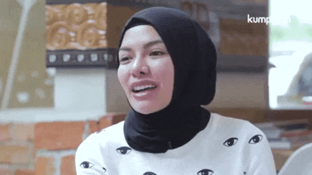Nikita Mirzani saat bercerita mengenai kisah hidupnya pada program 'Selebriti Hijrah kumparan'. (Foto: Dok. kumparan)
